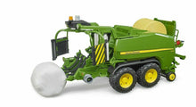 Carica l&#39;immagine nel visualizzatore di Gallery, Pressa con avvolgitore rotoballe John Deere C441R BRUDER 02032
