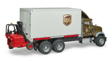 Carica l&#39;immagine nel visualizzatore di Gallery, BRUDER MACK Granite camion UPS portacontainer con muletto 02828
