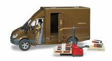 Carica l'immagine nel visualizzatore di Gallery, BRUDER Mercedes Benz Sprinter UPS con personaggio e transpallet manuale 02538
