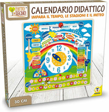 Carica l'immagine nel visualizzatore di Gallery, FATTO DI LEGNO Calendario Didattico Ed. Teorema 40518
