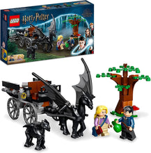 Carica l&#39;immagine nel visualizzatore di Gallery, LEGO HARRY POTTER Thestral e Carrozza di Hogwarts 76400
