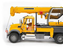 Carica l'immagine nel visualizzatore di Gallery, BRUDER MACK Granite camion con gru Liebherr 02818
