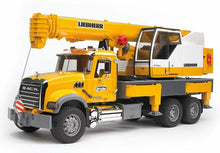 Carica l'immagine nel visualizzatore di Gallery, BRUDER MACK Granite camion con gru Liebherr 02818
