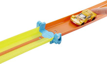 Carica l'immagine nel visualizzatore di Gallery, HOT WHEELS Playset Track Builder Pista Richiudibile con Macchinina GLC91
