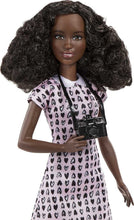 Carica l'immagine nel visualizzatore di Gallery, BARBIE Carriera: Fotografa di Animali HCN10

