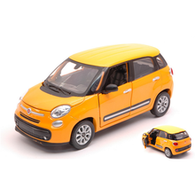 Carica l'immagine nel visualizzatore di Gallery, NEW RAY FIAT 500L 1:24 cod. 71273
