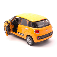 Carica l'immagine nel visualizzatore di Gallery, NEW RAY FIAT 500L 1:24 cod. 71273

