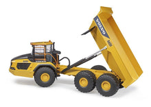 Carica l&#39;immagine nel visualizzatore di Gallery, Volvo A60H Camion articolato ribaltabile BRUDER 02455
