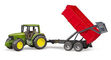 Carica l'immagine nel visualizzatore di Gallery, BRUDER John Deere 6920 con rimorchio ribaltabile 02057
