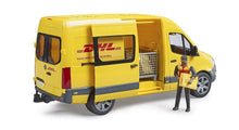 Carica l'immagine nel visualizzatore di Gallery, BRUDER MB Sprinter DHL con personaggio 02671
