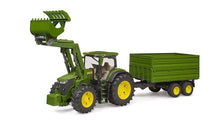 Carica l'immagine nel visualizzatore di Gallery, John Deere 7R con Caricatrice Frontale e Rimorchio BRUDER 03155
