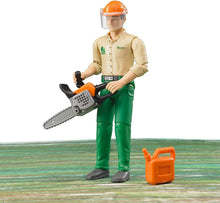 Carica l'immagine nel visualizzatore di Gallery, BRUDER Boscaiolo con accessori 60030
