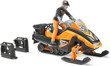Carica l'immagine nel visualizzatore di Gallery, BRUDER Motoslitta con figura e accessori 63101
