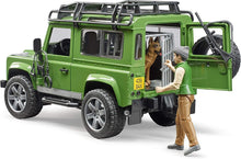Carica l&#39;immagine nel visualizzatore di Gallery, BRUDER Land Rover Defender Station Wagon con forestale e cane 02587
