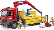 Carica l'immagine nel visualizzatore di Gallery, BRUDER MB Arocs camion ribaltabile con gru e pallet 03651
