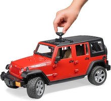 Carica l'immagine nel visualizzatore di Gallery, BRUDER JEEP Wrangler Unlimited Rubicon 02525
