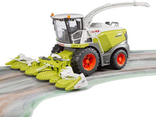 Carica l&#39;immagine nel visualizzatore di Gallery, BRUDER Claas Jaguar 980 Taglia Mais 02134
