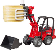 Carica l'immagine nel visualizzatore di Gallery, BRUDER Schaffer Movimento Terra 2034 con accessori e balla fieno 02192
