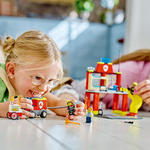 Carica l'immagine nel visualizzatore di Gallery, LEGO CITY Caserma dei pompieri e autopompa 60375
