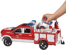 Carica l'immagine nel visualizzatore di Gallery, BRUDER RAM 2500 Power Wagon pompieri con luci e suono 02544
