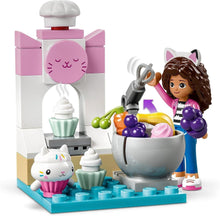 Carica l&#39;immagine nel visualizzatore di Gallery, LEGO GABBY&#39;S DOLLHOUSE Divertimento in cucina con Dolcetto 10785
