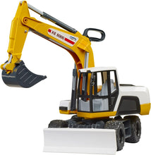 Carica l'immagine nel visualizzatore di Gallery, BRUDER Escavatore mobile Roadmax 03413

