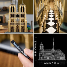 Carica l&#39;immagine nel visualizzatore di Gallery, LEGO ARCHITECTURE Notre-Dame de Paris 21061
