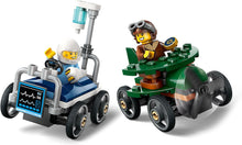 Carica l&#39;immagine nel visualizzatore di Gallery, LEGO CITY Pack veicoli da corsa: aereo contro letto d’ospedale 60459
