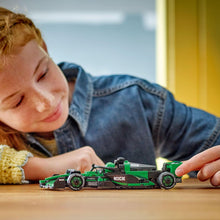 Carica l&#39;immagine nel visualizzatore di Gallery, LEGO SPEED Auto da corsa KICK Sauber F1 Team C44 - 77247
