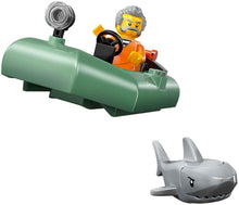Carica l'immagine nel visualizzatore di Gallery, LEGO CITY Inseguimento del motoscafo della Polizia 60456
