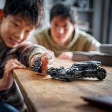Carica l'immagine nel visualizzatore di Gallery, LEGO SUPER HEROES DC Batman v Superman Batmobile 76331
