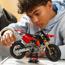 Carica l'immagine nel visualizzatore di Gallery, LEGO TECHNIC Moto Ducati Desmo450 MX Factory 42238
