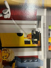 Carica l'immagine nel visualizzatore di Gallery, LEGO CREATOR Skate House Modulare 31081 scatola leggermente danneggiata
