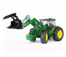 Carica l'immagine nel visualizzatore di Gallery, BRUDER Trattore John Deere 7930 con benna 03051
