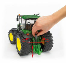 Carica l'immagine nel visualizzatore di Gallery, BRUDER Trattore John Deere 7930 con benna 03051
