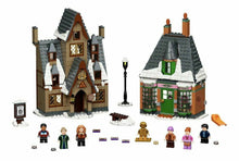 Carica l&#39;immagine nel visualizzatore di Gallery, LEGO HARRY POTTER Visita al Villaggio di Hogsmeade 76388
