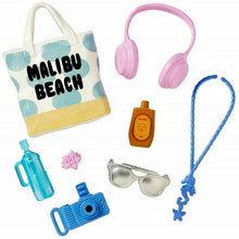 Carica l'immagine nel visualizzatore di Gallery, BARBIE Set Accessori: Borsa Abito Gioielli Vestiti Scarpe Occhiali DWD69 MATTEL

