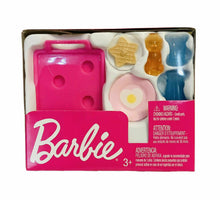 Carica l'immagine nel visualizzatore di Gallery, BARBIE Set Accessori: Colazione a Letto, Vassoio, Piatto e Waffles FXG28 MATTEL
