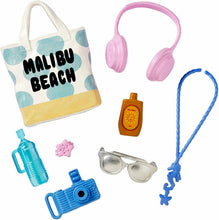 Carica l'immagine nel visualizzatore di Gallery, BARBIE Set Accessori: Borsa Abito Gioielli Vestiti Scarpe Occhiali DWD69 MATTEL
