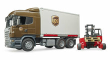 Carica l'immagine nel visualizzatore di Gallery, BRUDER Scania R-Series camion UPS portacontainer con muletto 03581
