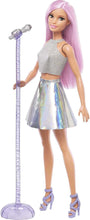 Carica l&#39;immagine nel visualizzatore di Gallery, BARBIE Carriera: Pop Star con Microfono, Bambola Capelli Rosa FXN98
