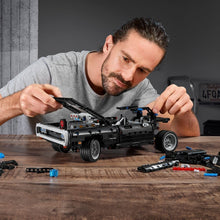 Carica l'immagine nel visualizzatore di Gallery, LEGO TECHNIC Fast &amp; Furious Dom's Dodge Charger 42111
