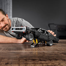 Carica l'immagine nel visualizzatore di Gallery, LEGO TECHNIC Fast &amp; Furious Dom's Dodge Charger 42111
