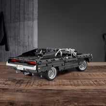 Carica l'immagine nel visualizzatore di Gallery, LEGO TECHNIC Fast &amp; Furious Dom's Dodge Charger 42111
