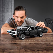 Carica l'immagine nel visualizzatore di Gallery, LEGO TECHNIC Fast &amp; Furious Dom's Dodge Charger 42111
